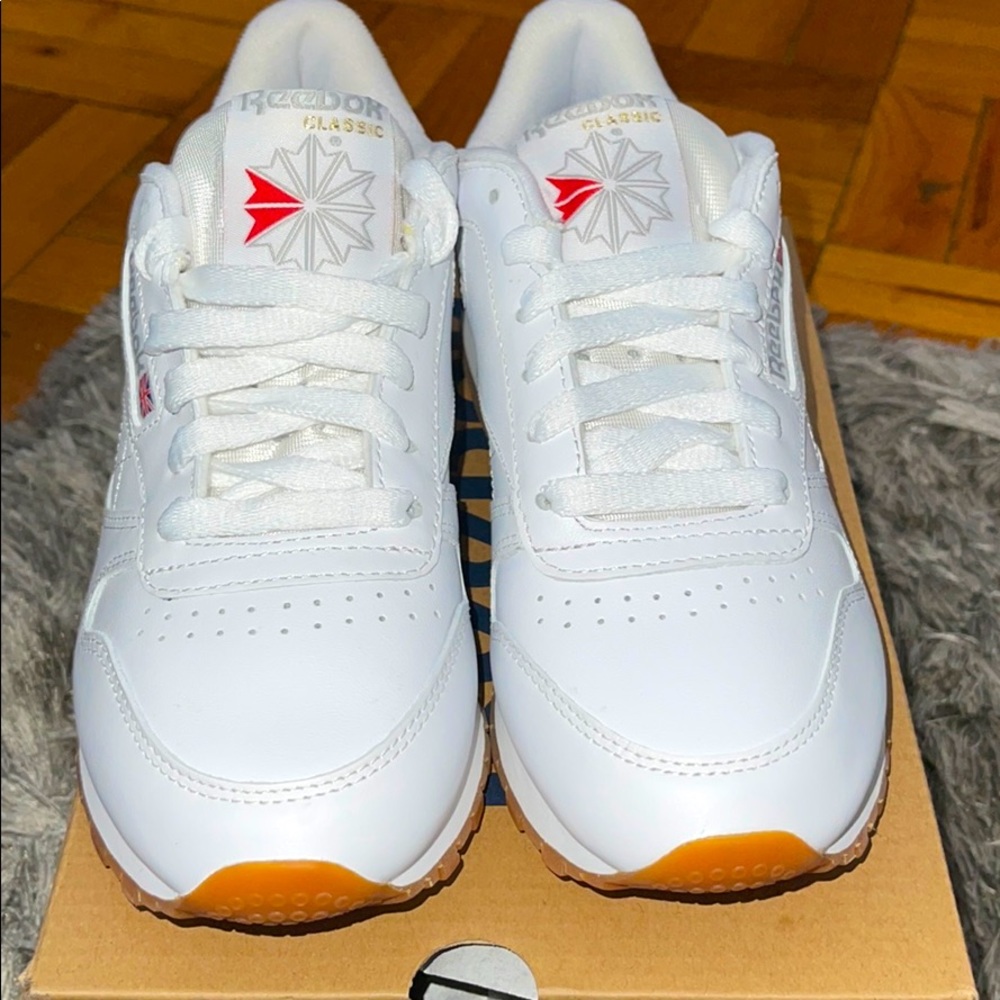 Reebok Classics women, white size 6